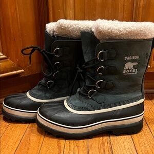 Sorel caribou waterproof Women's Faux Fur Boots; Size 9 ; great condition